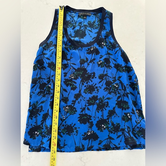 Banana Republic Blue Floral sleeveless blouse size small - Picture 4 of 6
